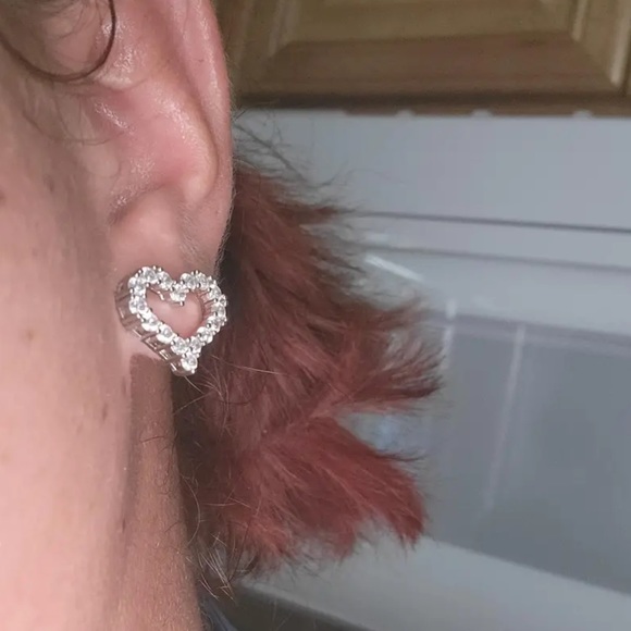 💖 18k White Gold Filled CZ Diamond Heart Earrings - Picture 9 of 16